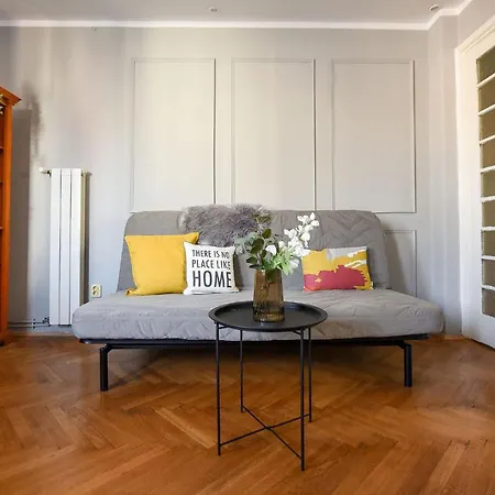 Stylish & Spacious Apartment Near The Old Town - A Touch Of History, A Dash Of Modernity Bucharest Exterior photo
