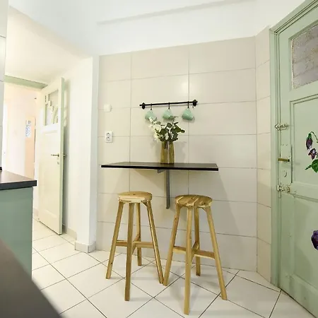 Stylish & Spacious Apartment Near The Old Town - A Touch Of History, A Dash Of Modernity Bucharest Exterior photo
