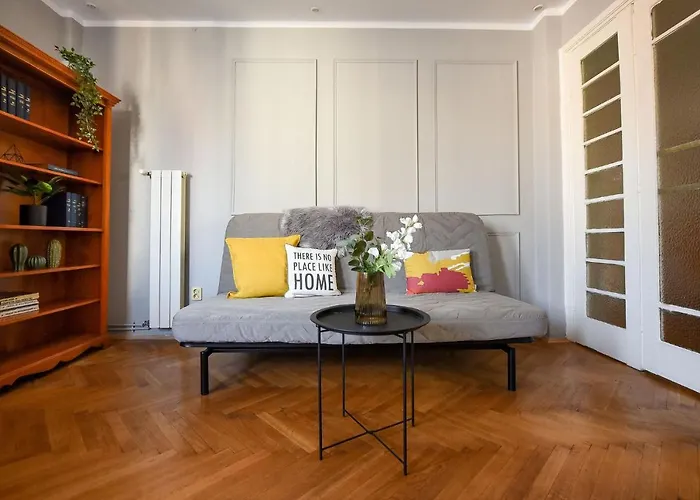 Stylish & Spacious Apartment Near The Old Town - A Touch Of History, A Dash Of Modernity