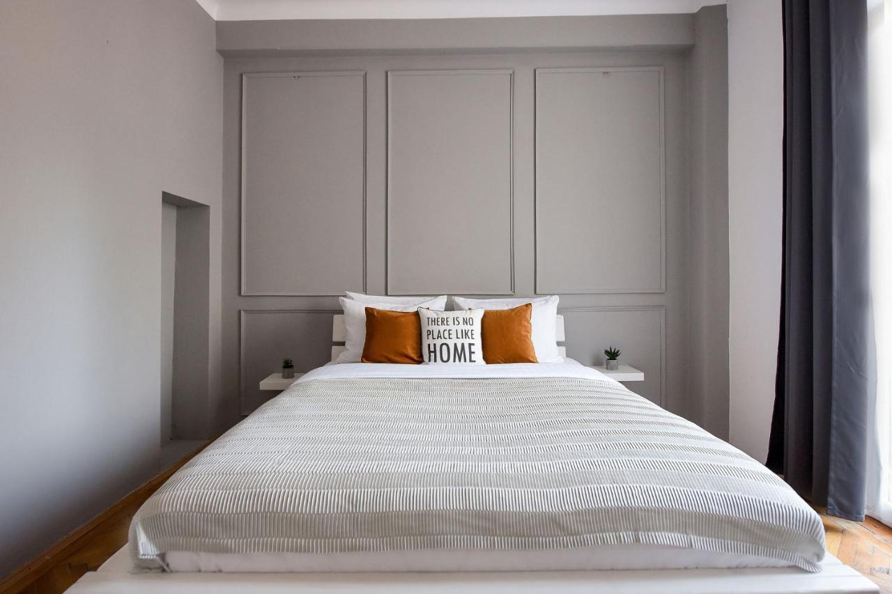 Apartment Stylish & Spacious Near The Old Town - A Touch Of History, A Dash Of Modernity Bucharest