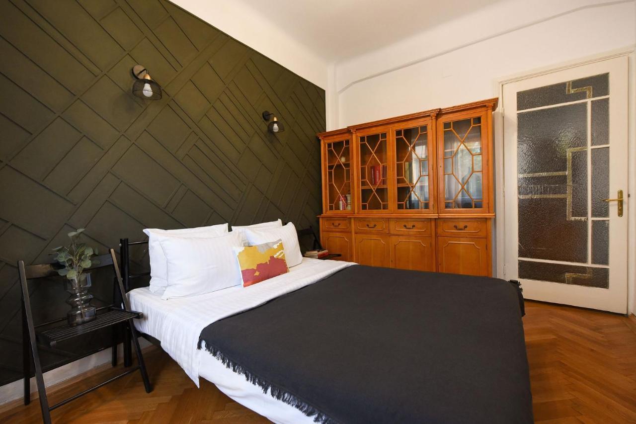 Stylish & Spacious Near The Old Town - A Touch Of History, A Dash Of Modernity Apartment *