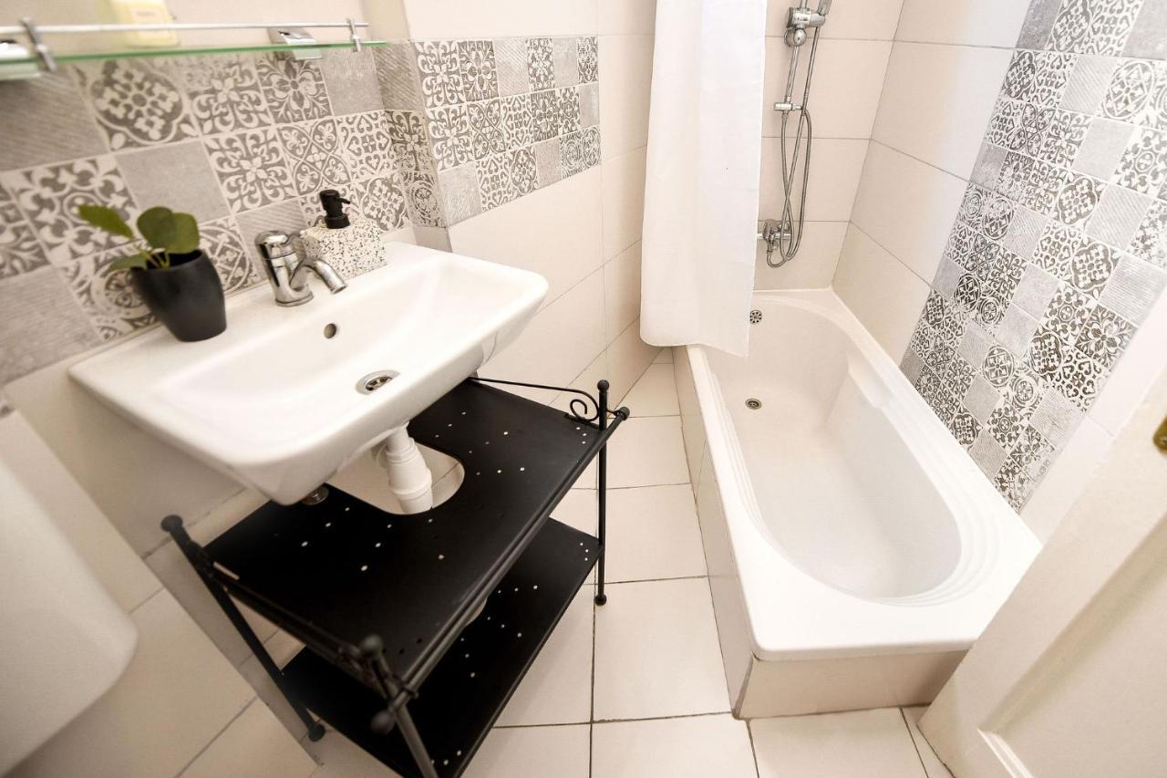 Stylish & Spacious Near The Old Town - A Touch Of History, A Dash Of Modernity * Bucharest