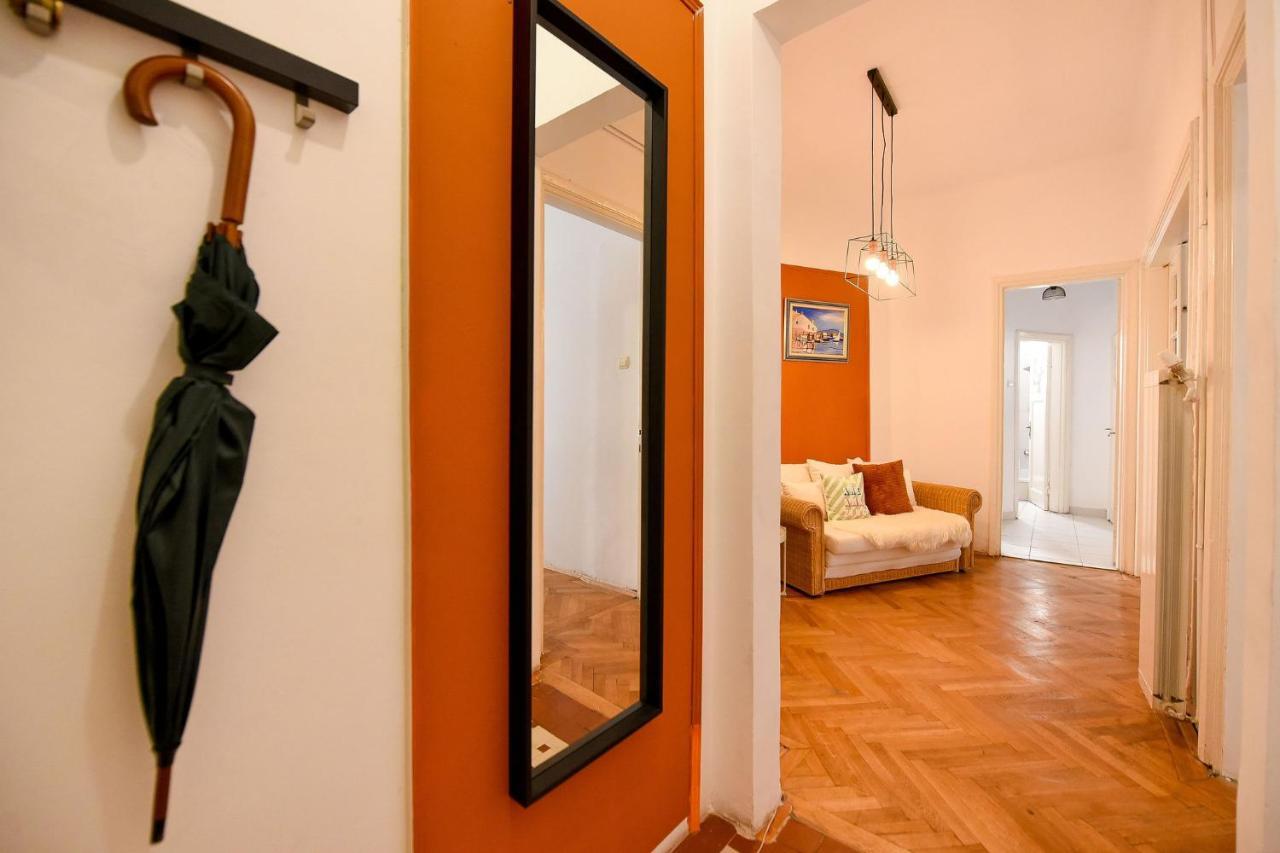 Stylish & Spacious Near The Old Town - A Touch Of History, A Dash Of Modernity Apartment