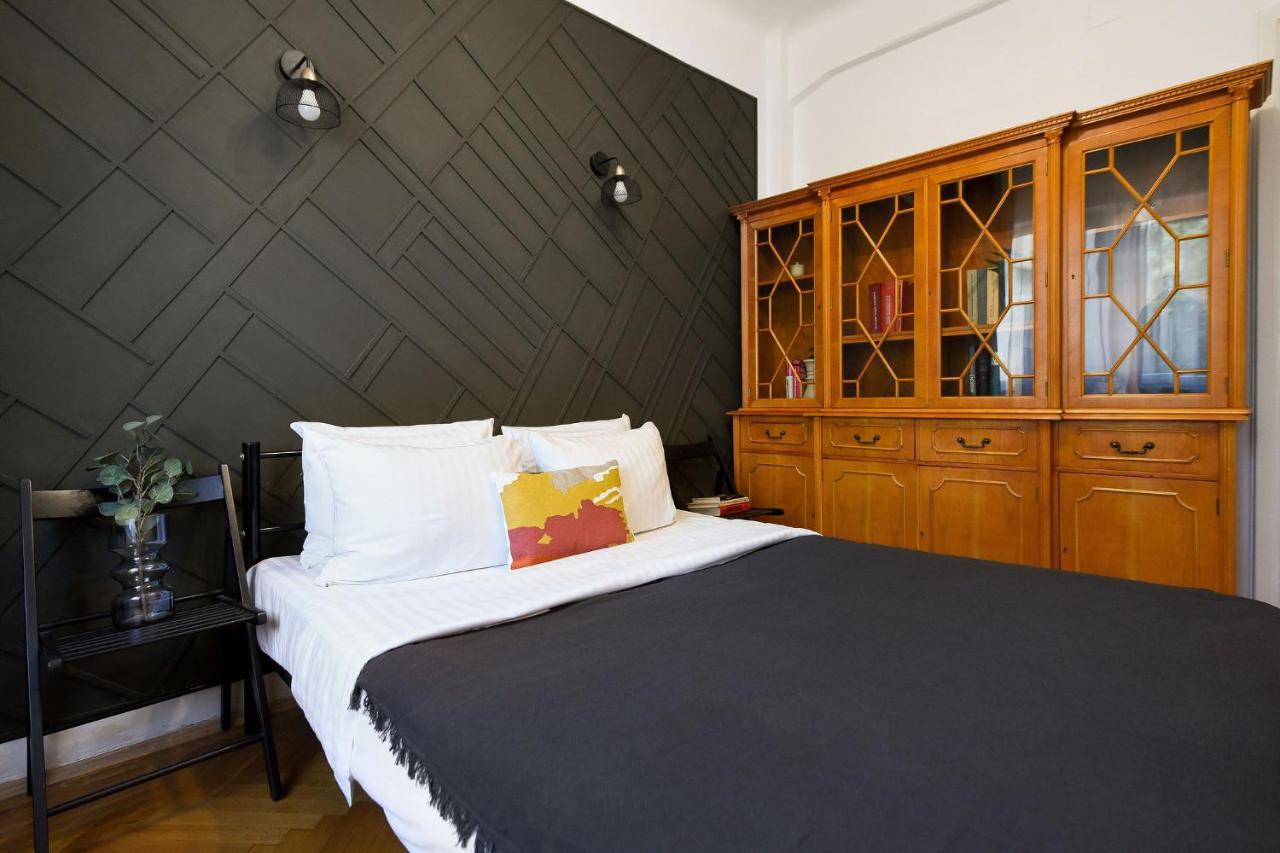 Stylish & Spacious Near The Old Town - A Touch Of History, A Dash Of Modernity Apartment *