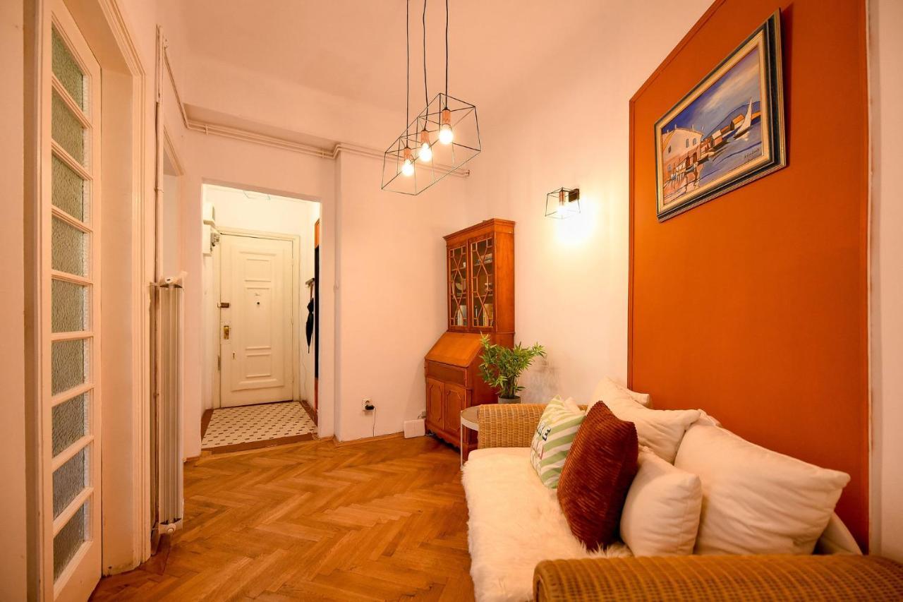 Apartment Stylish & Spacious Near The Old Town - A Touch Of History, A Dash Of Modernity Bucharest