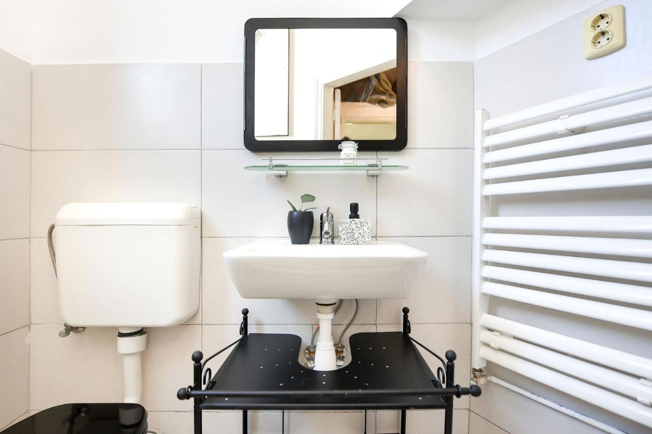Apartment Stylish & Spacious Near The Old Town - A Touch Of History, A Dash Of Modernity *