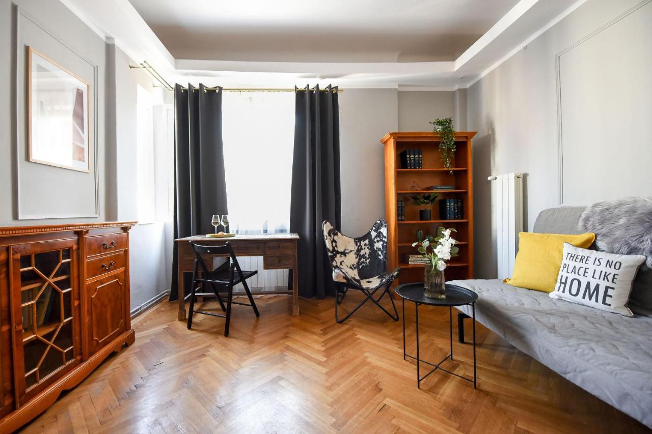 Apartment Stylish & Spacious Near The Old Town - A Touch Of History, A Dash Of Modernity